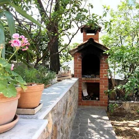 Lahor With Private Pool Vila