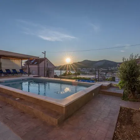 Vila Lahor With Private Pool *