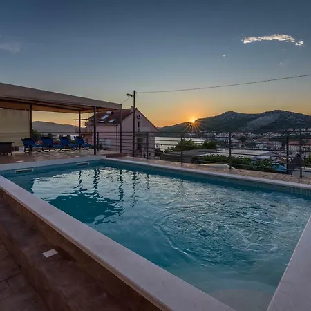 Lahor With Private Pool Seget Vranjica