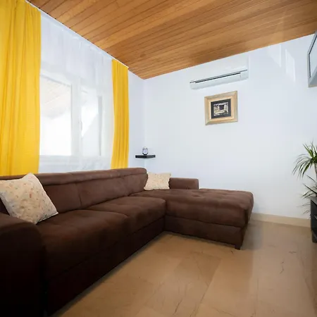 Lahor With Private Pool