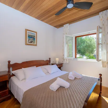 Villa Lahor With Private Pool Seget Vranjica