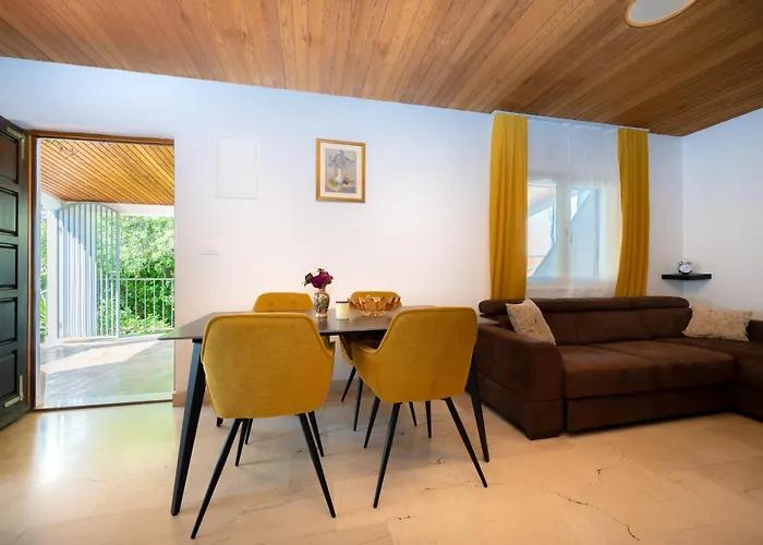 Lahor With Private Pool Seget Vranjica