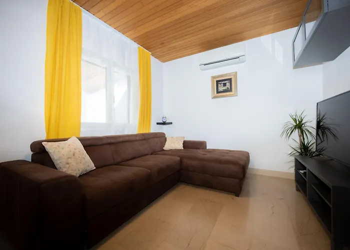 Lahor With Private Pool