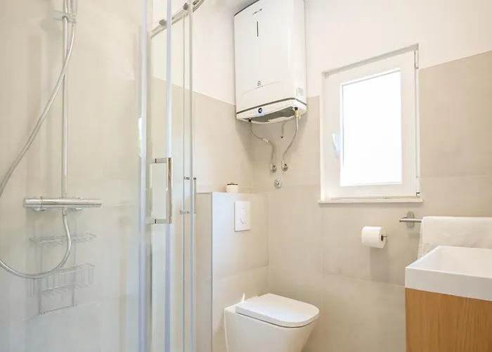 Lahor With Private Pool *