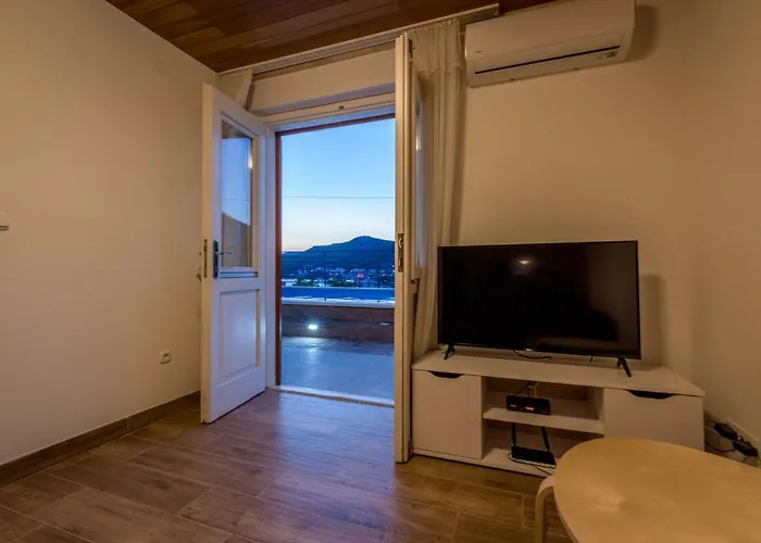 Lahor With Private Pool Villa