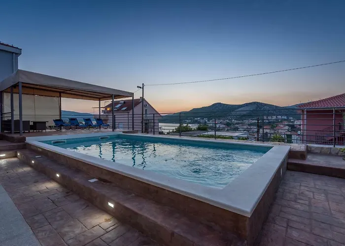 Lahor With Private Pool Villa