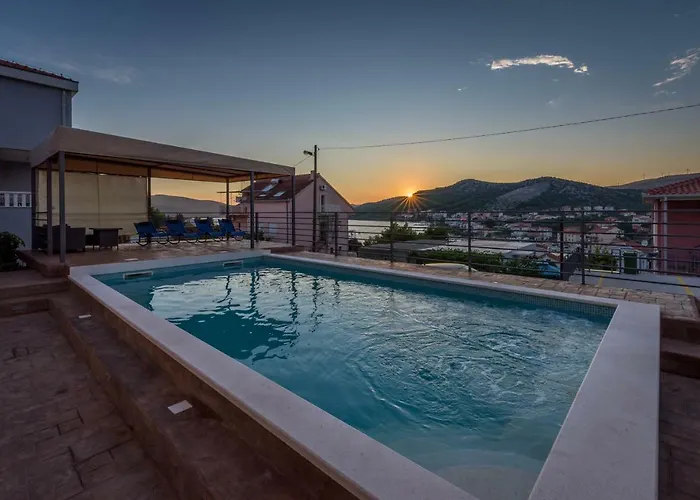 Lahor With Private Pool Seget Vranjica